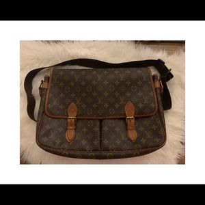 Louis Vuitton Messenger Bag